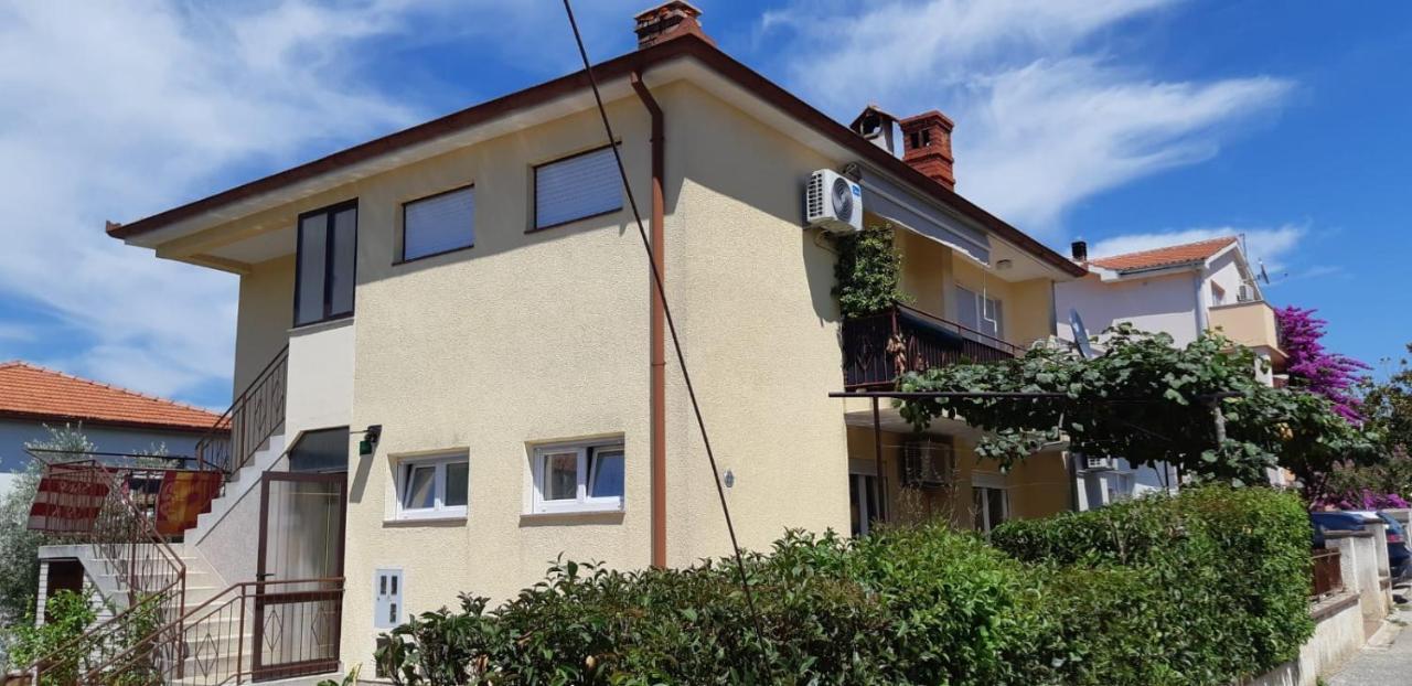 Apartman Lena PUY Exterior foto